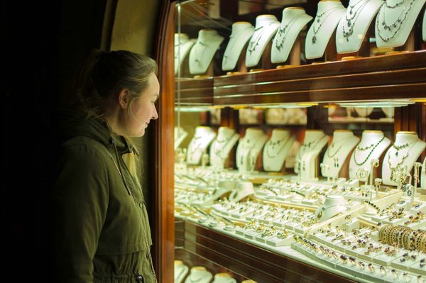 Magasin de bijoux : les avantages avec une boutique en ligne