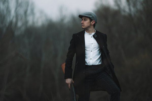 Découvrez nos costumes inspirés du style audacieux des Peaky Blinders